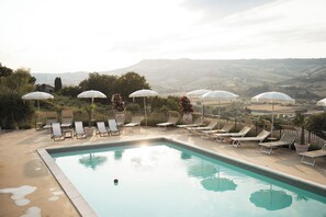 Pool - Boutique Glamping Safaritent, met uitzicht op Adriatische zee (Montefiore dell'Aso)