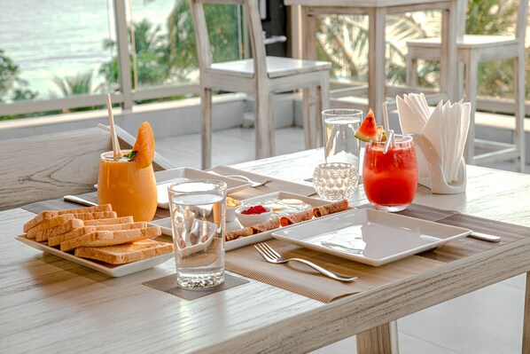 Daily English breakfast (USD 10 per person) - Ravo Hotel (Galle)