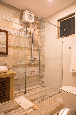 Hair dryer, slippers, towels, soap - Ravo Hotel (Galle)