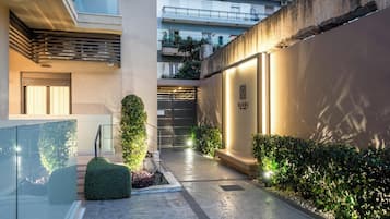 Fassade der Unterkunft – Abend/Nacht