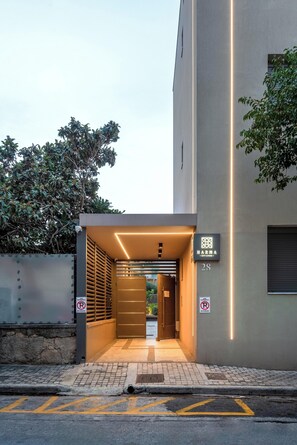 住宿正面 (夜晚)