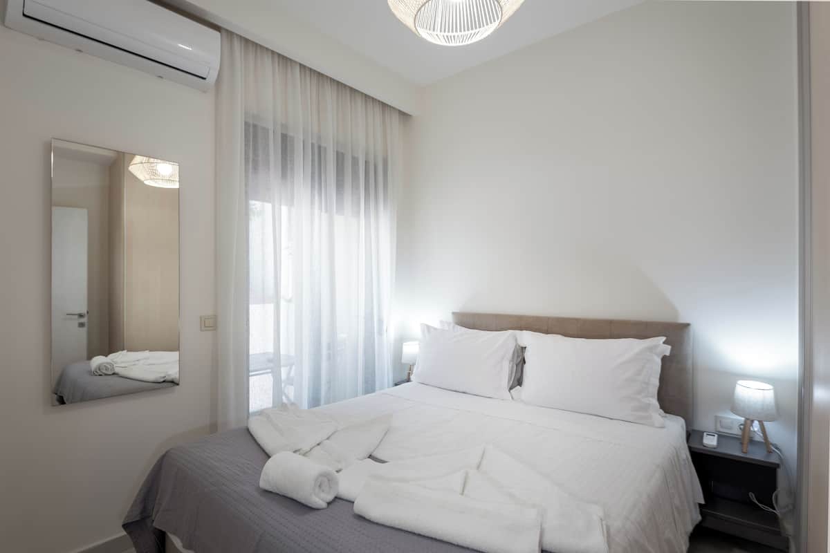 Apartment, City View, Ground Floor | 1 bedroom, in-room safe, laptop workspace, blackout curtains