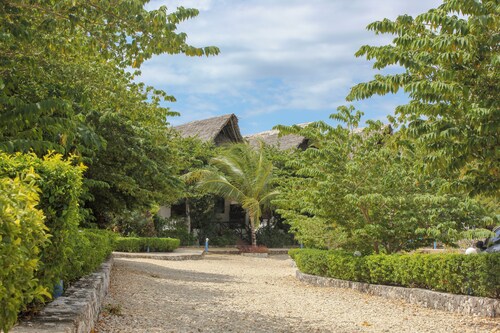 Spacious bungalow in enchanting Paje, Zanzibar with WiFi, AC, fitness room