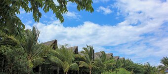 Spacious bungalow in enchanting Paje, Zanzibar with WiFi, AC, fitness room