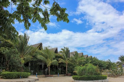 Spacious bungalow in enchanting Paje, Zanzibar with WiFi, AC, fitness room