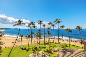 On the beach - Where Kihei Meets Wailea Remodeled Condo Panoramic Ocean Views Pool Beach (Kihei)