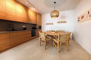 Grand Villa, Balcony, Sea View | Private kitchen