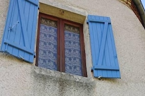 Exterior detail - Bablou Tower - unusual (Allouis)