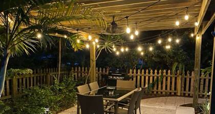 Cozy 2-bedroom house in charming Melbourne with a private hot tub