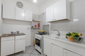 Standard Apartment, 2 Bedrooms (Porto Relax Apartment 2 With Sea View) | Private kitchenette