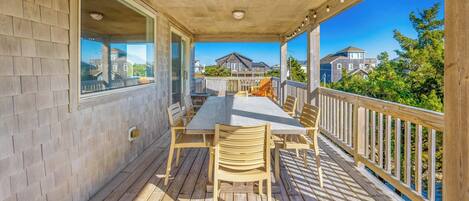 屋外ダイニングエリア