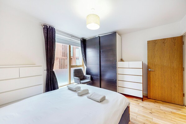 2 bedrooms, iron/ironing board, free WiFi, bed sheets