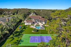 Sport court - Luxurious 6-Bedroom Villa with Pool & Games (Parkland)
