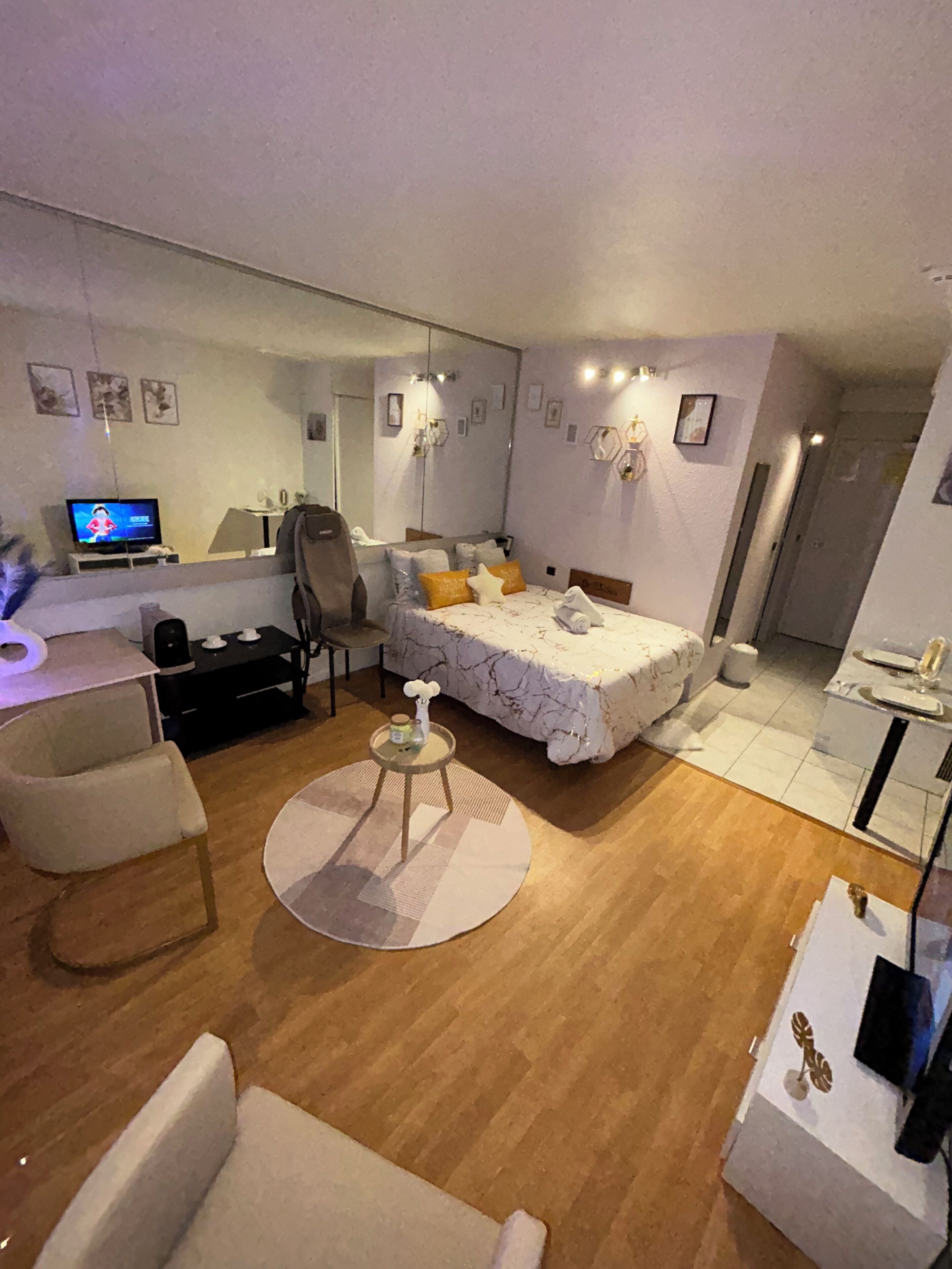 1 chambre, fer et planche à repasser, Wi-Fi, draps fournis