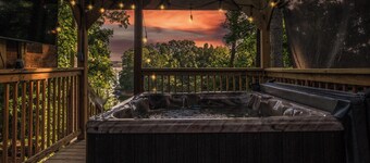 Magical lake cabin with private mini golf, hot tub + epic game room!