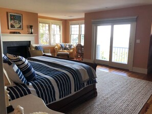 5 habitaciones, escritorio y tabla de planchar con plancha 