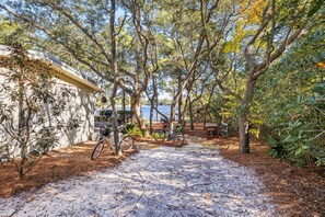 Property grounds - Lakefront Cottage with Private Dock (Santa Rosa Beach)
