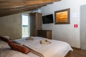 6 soverom, strykejern/-brett, reiseseng for barn og wi-fi (inkludert)