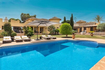 Stunning 5 bedroom villa with private pool in heart of La Manga Club. Sleeps 10
