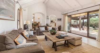 Stunning 5 bedroom villa with private pool in heart of La Manga Club. Sleeps 10