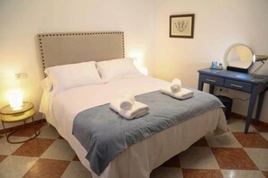 2 habitaciones, tabla de planchar con plancha, wifi y ropa de cama 