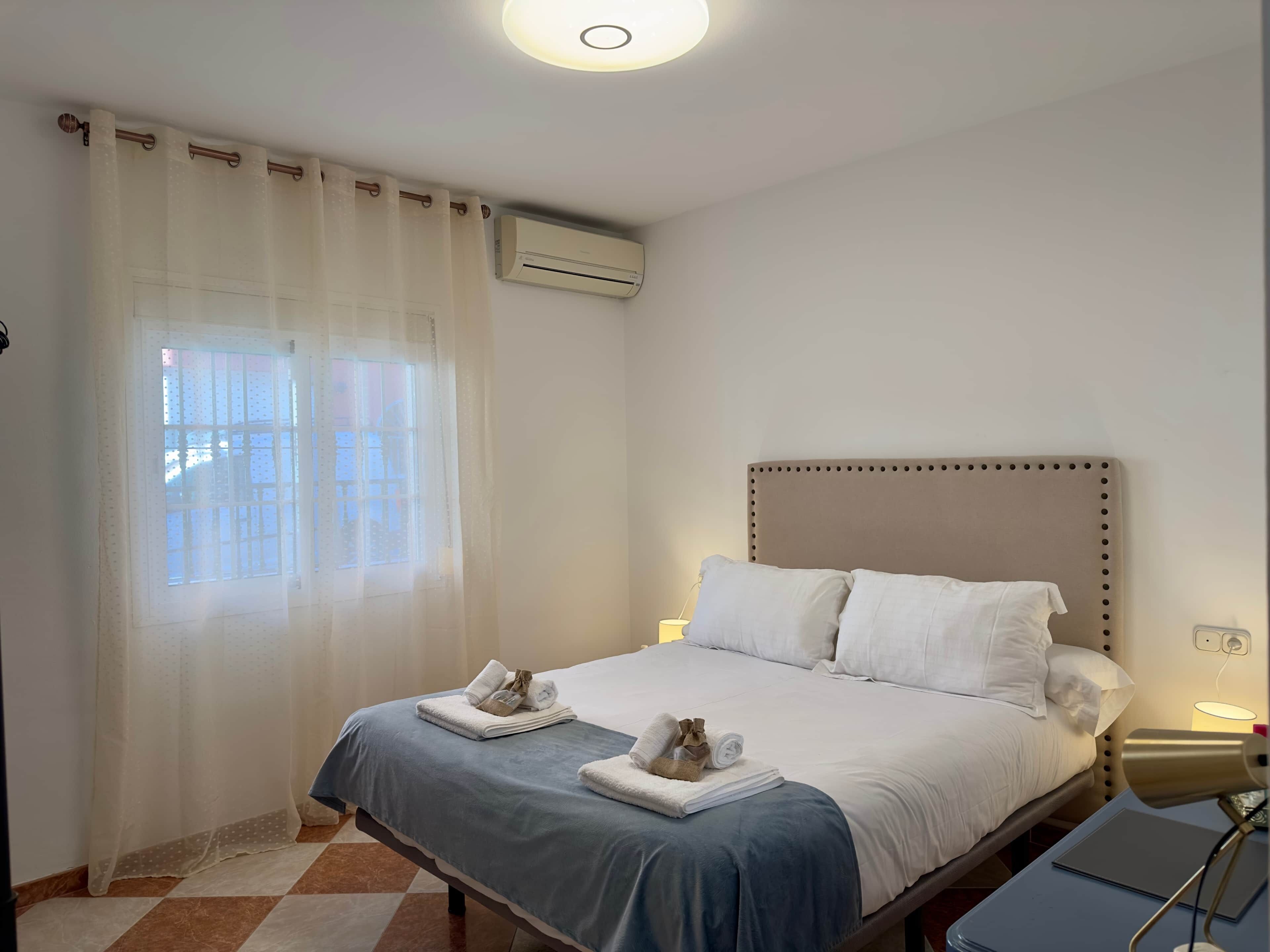 2 habitaciones, tabla de planchar con plancha, wifi y ropa de cama 