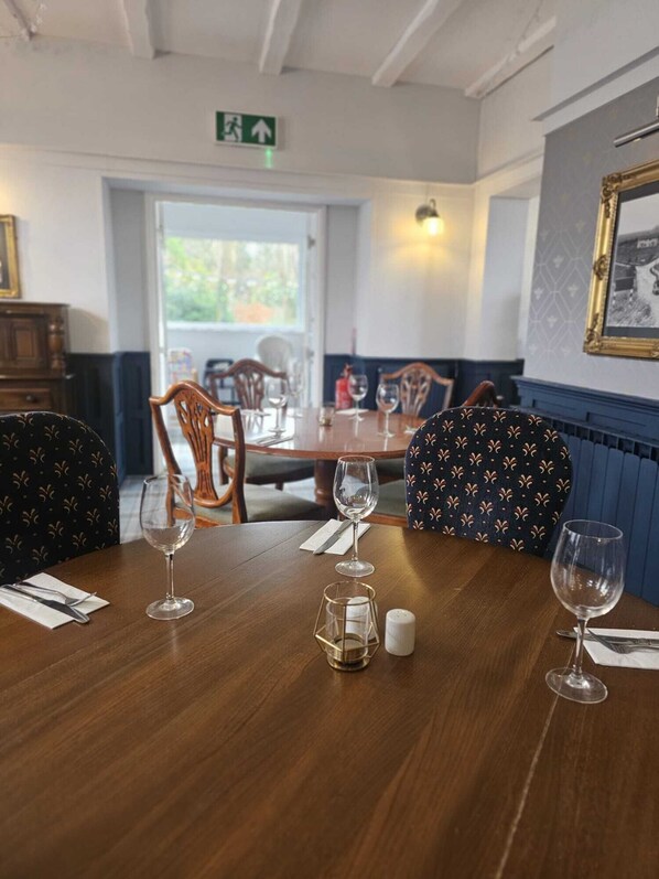 Restaurant - The Old Railway Hotel (Salisbury)