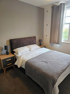 Double Room, Hill View | Desk, iron/ironing board, free WiFi, bed sheets - The Old Railway Hotel (Salisbury)