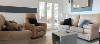 Villa with heated pool and private padel court