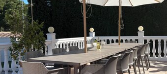 Villa with heated pool and private padel court