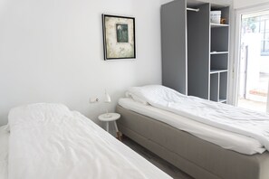 5 bedrooms, iron/ironing board, WiFi, bed sheets