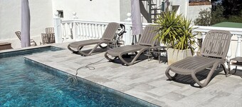 Villa with heated pool and private padel court