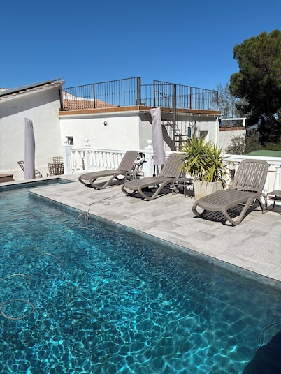 Villa with heated pool and private padel court