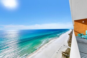 På stranden