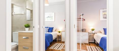 2 habitaciones, tabla de planchar con plancha, wifi y ropa de cama