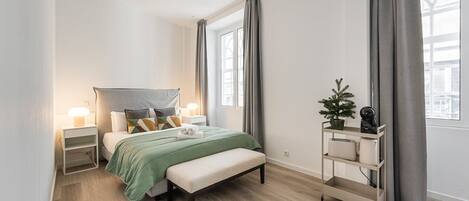 Iron/ironing board, Internet, bed sheets