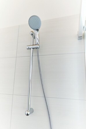 Classic-lejlighed - ikke-ryger - bjergudsigt | Badeværelse | Bruser, hårtørrer, håndklæder, Toiletpapir