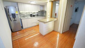 茶具/咖啡用具、电热水壶、厨具/餐具、龙虾锅