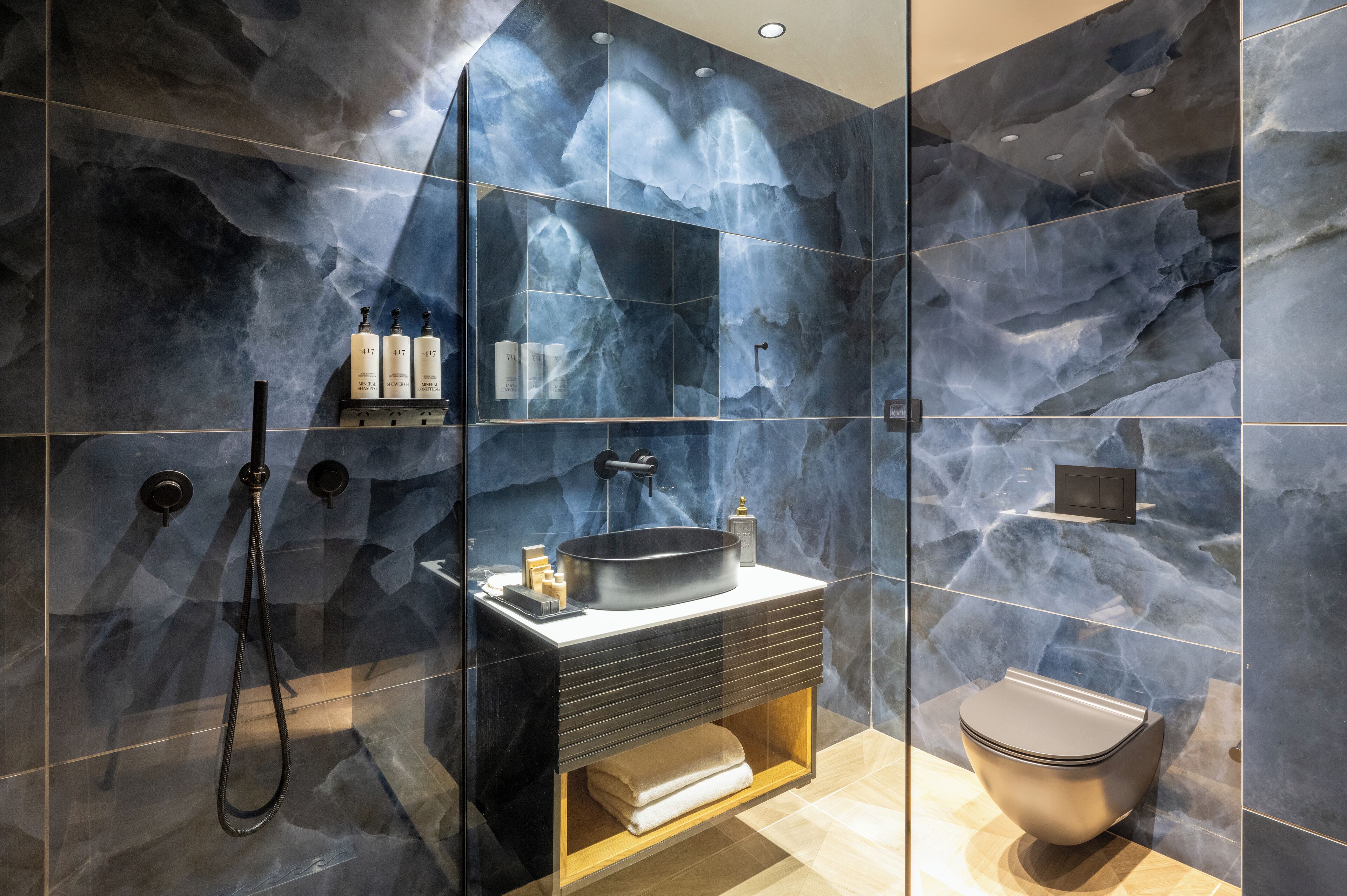 Luxury Suite, Pool View | Bathroom