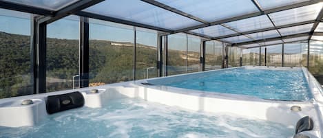 Luxury Penthouse, Pool View | Private pool