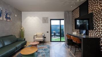 Suite Luxe, vue piscine | Draps en coton égyptien, literie de qualité supérieure