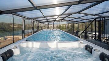 Luxury Penthouse, Pool View | Private pool
