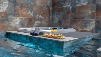 Private spa tub