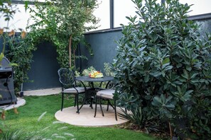 Suite de lujo, vistas a la piscina | Vistas al patio