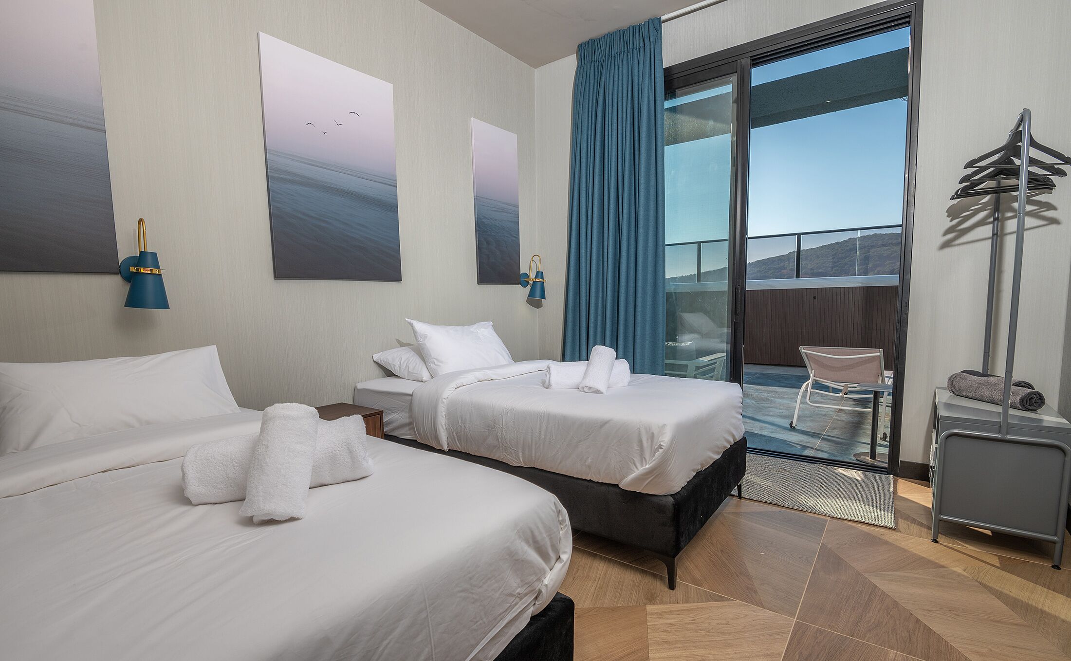 Penthouse Mewah, pemandangan kolam renang | Seprai katun Mesir, seprai premium, tirai kedap cahaya, dan kedap suara