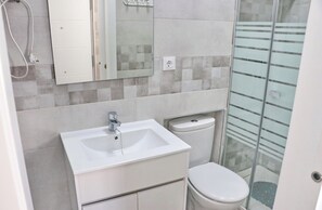 Bathroom - Cobarruri          . (Vejer de la Fra.)