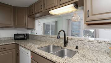 KĂŒhlschrank, Mikrowelle, Ofen, Herdplatte