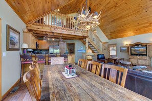 Dining - Dreamy Smokies cabin with hot tub, fireplace & views! (Gatlinburg)