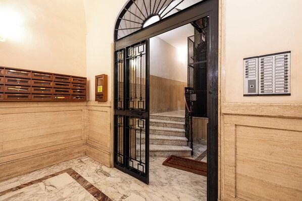 Exterior - R.C Vatican View (Rome)