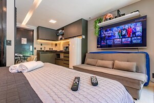 Apartment | Blackout drapes, iron/ironing board, free WiFi, wheelchair access